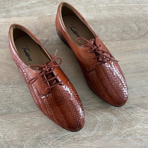 Trotters, Lizzie Derby, Flat Oxford Shoes - Picture 3 of 15